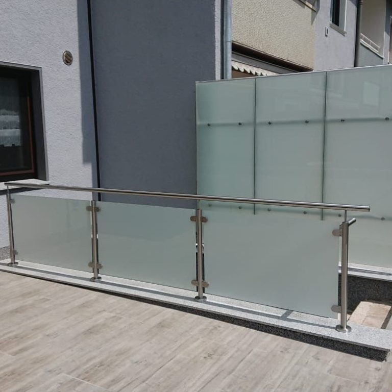 Unsere Leidenschaft für Edelstahl und Metallbau zeigt sich in jedem Objekt, das wir realisieren.

Wir bieten maßgeschneiderte Lösungen an, d